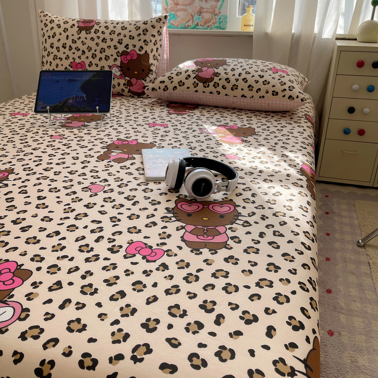 91家纺网 家纺一手货源 找家纺 六巷胡同 2026新款40支全棉13070INS卡通全棉单品床单 豹纹黑皮猫