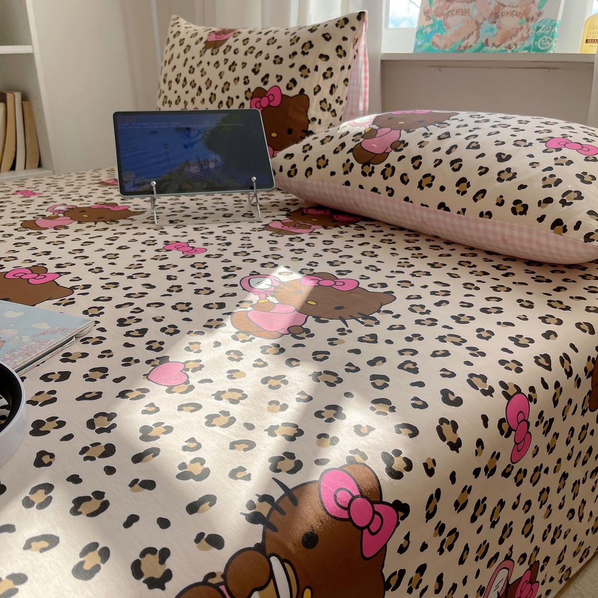 91家纺网 家纺一手货源 找家纺 六巷胡同 2026新款40支全棉13070INS卡通全棉单品床单 豹纹黑皮猫