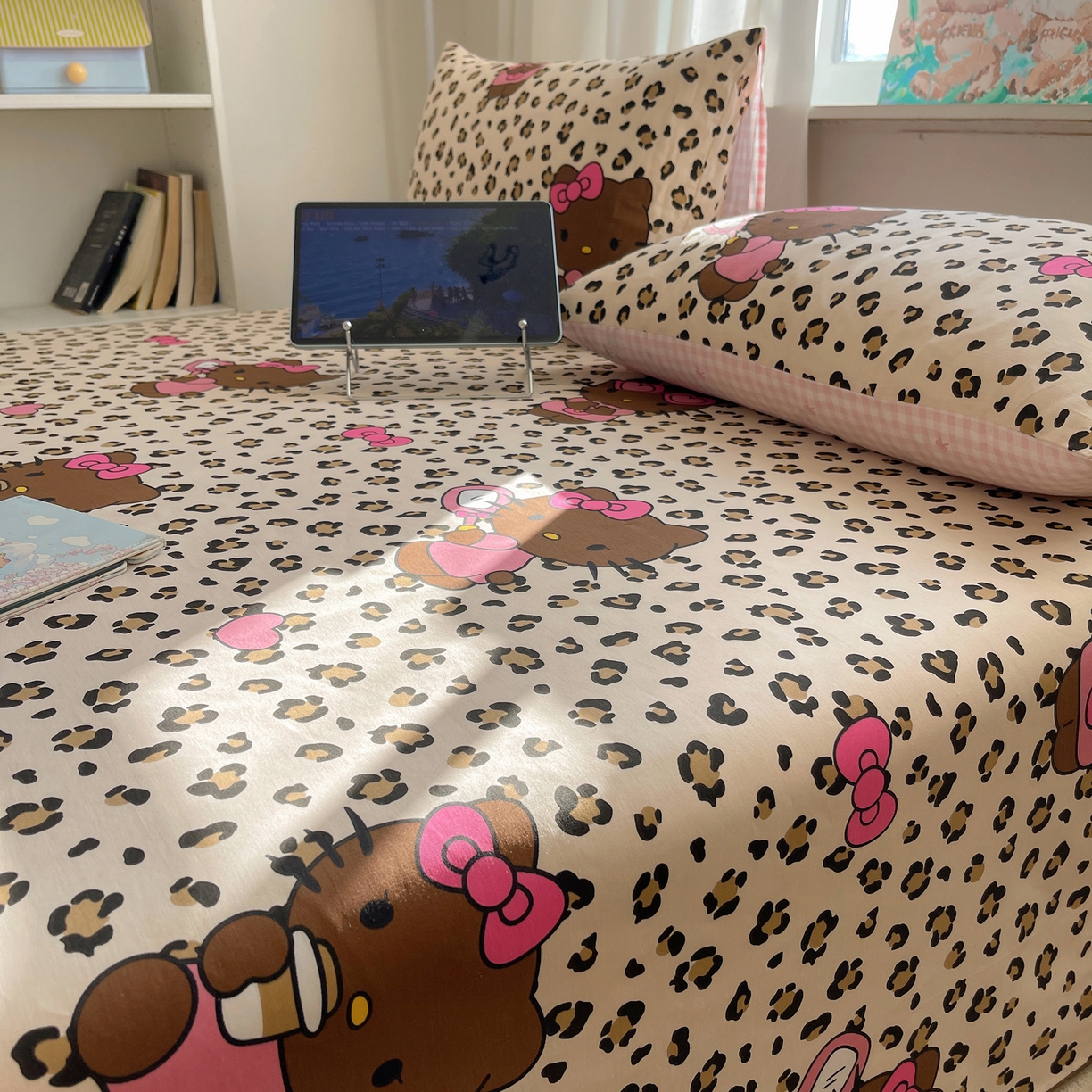 91家纺网 家纺一手货源 找家纺 六巷胡同 2026新款40支全棉13070INS卡通全棉单品床单 豹纹黑皮猫