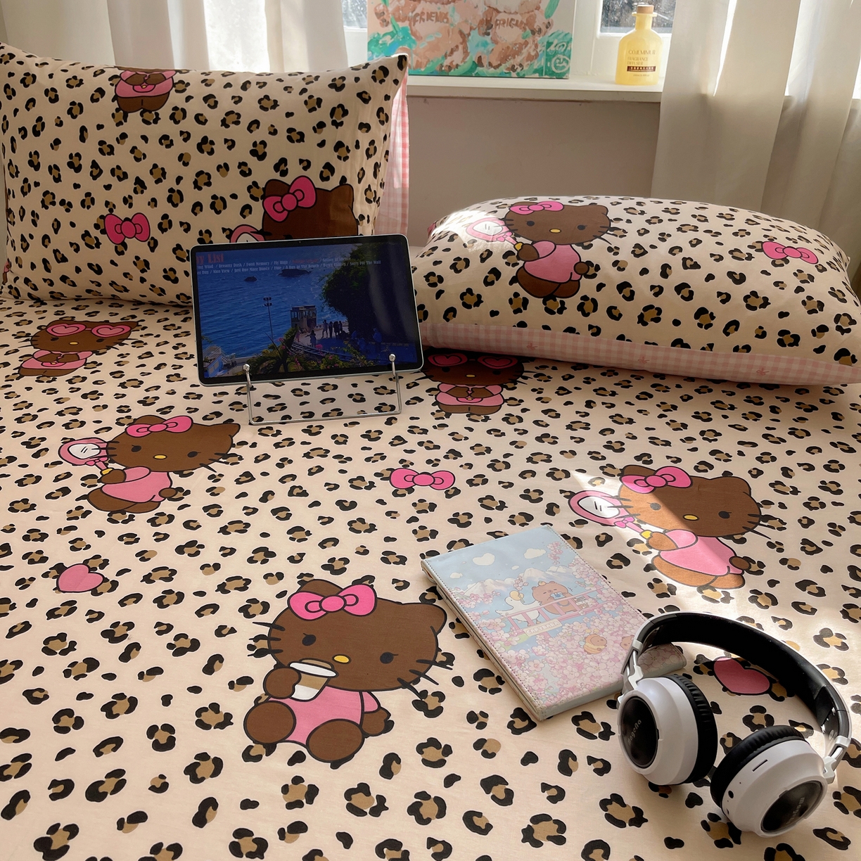 91家纺网 家纺一手货源 找家纺 六巷胡同 2026新款40支全棉13070INS卡通全棉单品床单 豹纹黑皮猫