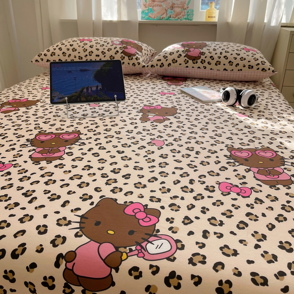 91家纺网 家纺一手货源 找家纺 六巷胡同 2026新款40支全棉13070INS卡通全棉单品床单 豹纹黑皮猫