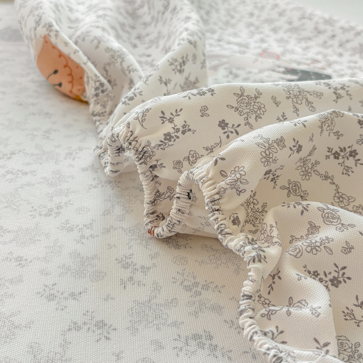 91家纺网 家纺一手货源 找家纺 青泽家纺 2025新款原棉老粗布床笠系列 花间兔