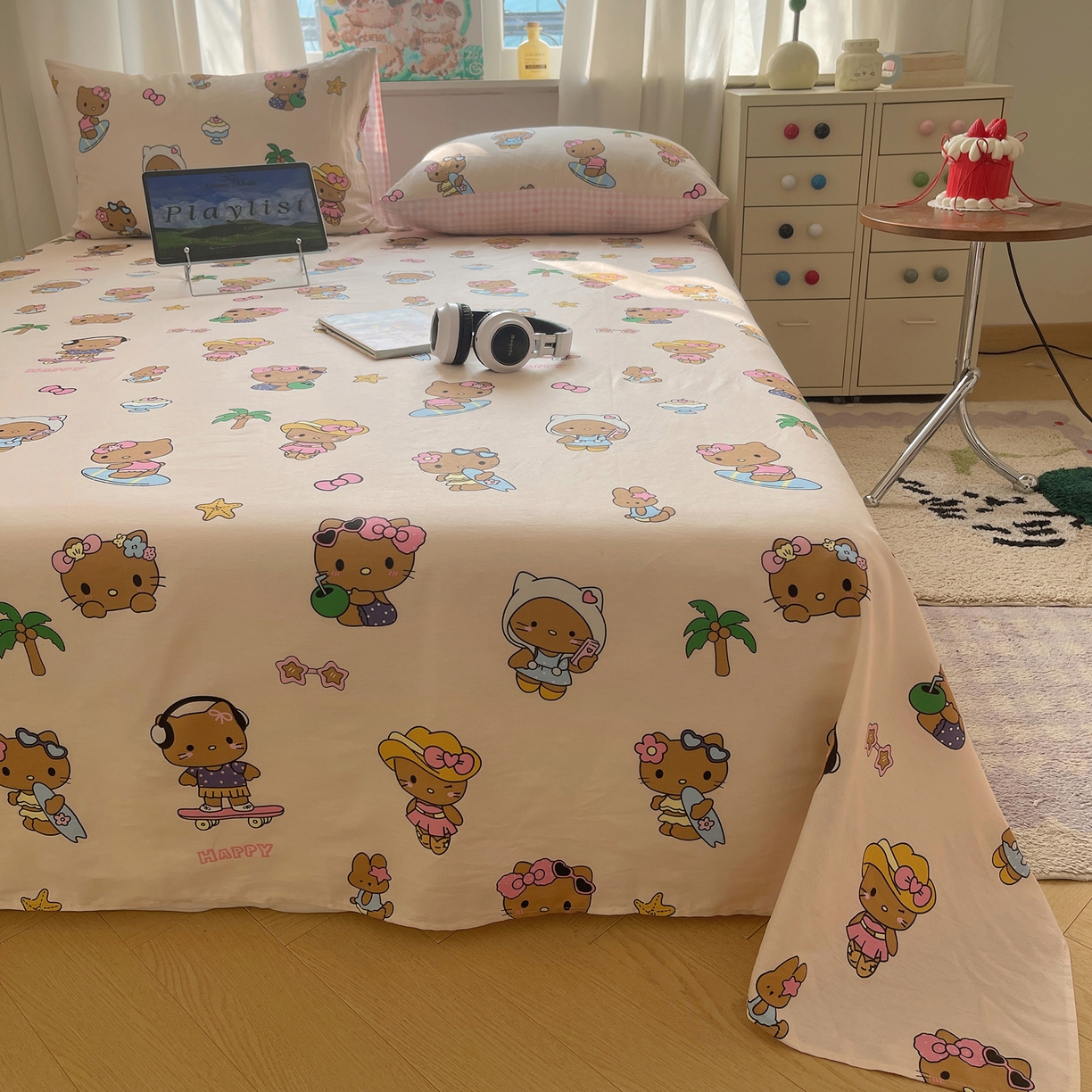 91家纺网 家纺一手货源 找家纺 六巷胡同 2026新款40支全棉13070INS卡通全棉单品床单 度假冲浪猫