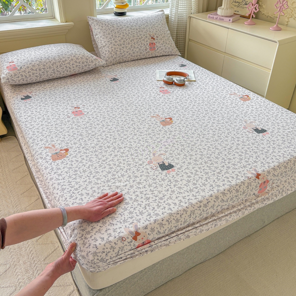 91家纺网 家纺一手货源 找家纺 青泽家纺 2025新款原棉老粗布床笠系列 花间兔