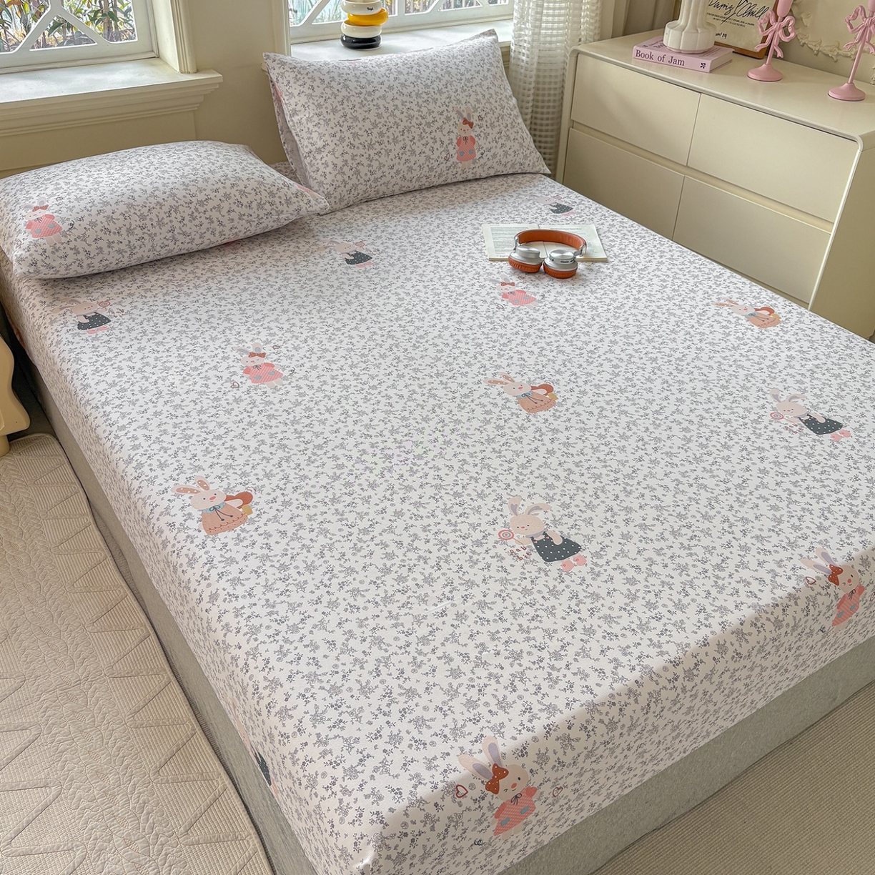 91家纺网 家纺一手货源 找家纺 青泽家纺 2025新款原棉老粗布床笠系列 花间兔