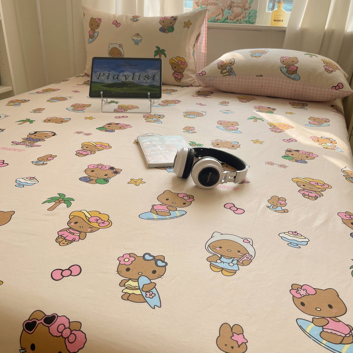 91家纺网 家纺一手货源 找家纺 六巷胡同 2026新款40支全棉13070INS卡通全棉单品床单 度假冲浪猫