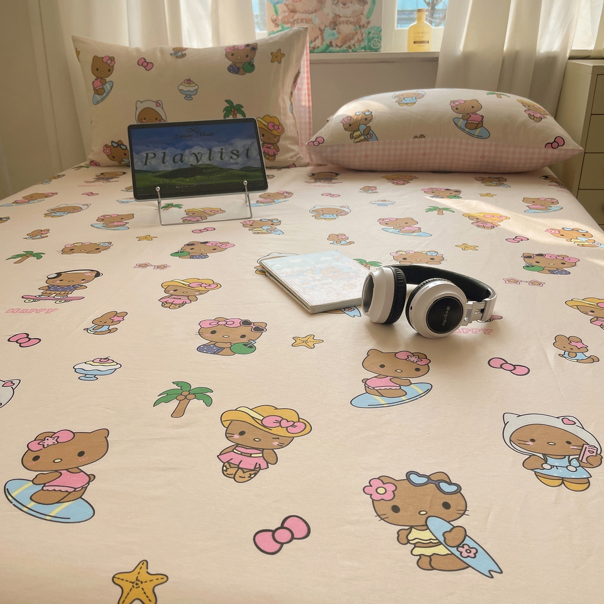 91家纺网 家纺一手货源 找家纺 六巷胡同 2026新款40支全棉13070INS卡通全棉单品床单 度假冲浪猫