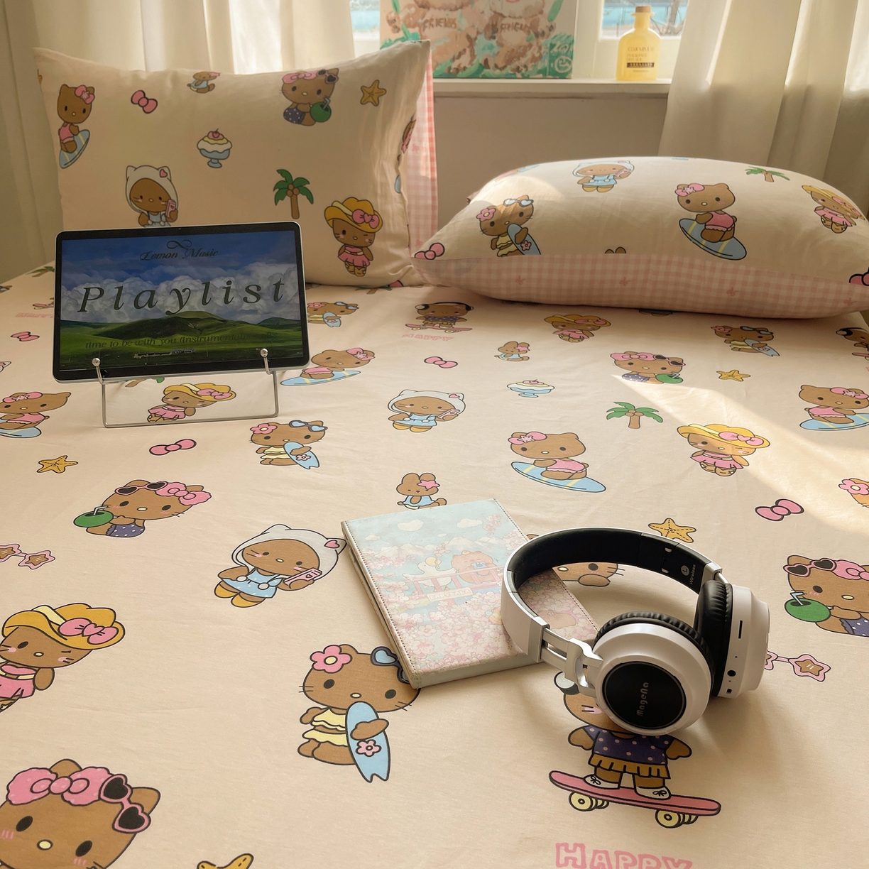 91家纺网 家纺一手货源 找家纺 六巷胡同 2026新款40支全棉13070INS卡通全棉单品床单 度假冲浪猫