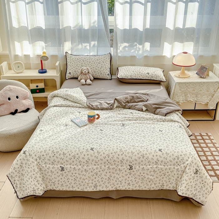91家纺网 家纺一手货源 找家纺 贝扬思家纺 2026新款云感双层纱抗菌花边夏被-晴风系列 晴风-困蝶