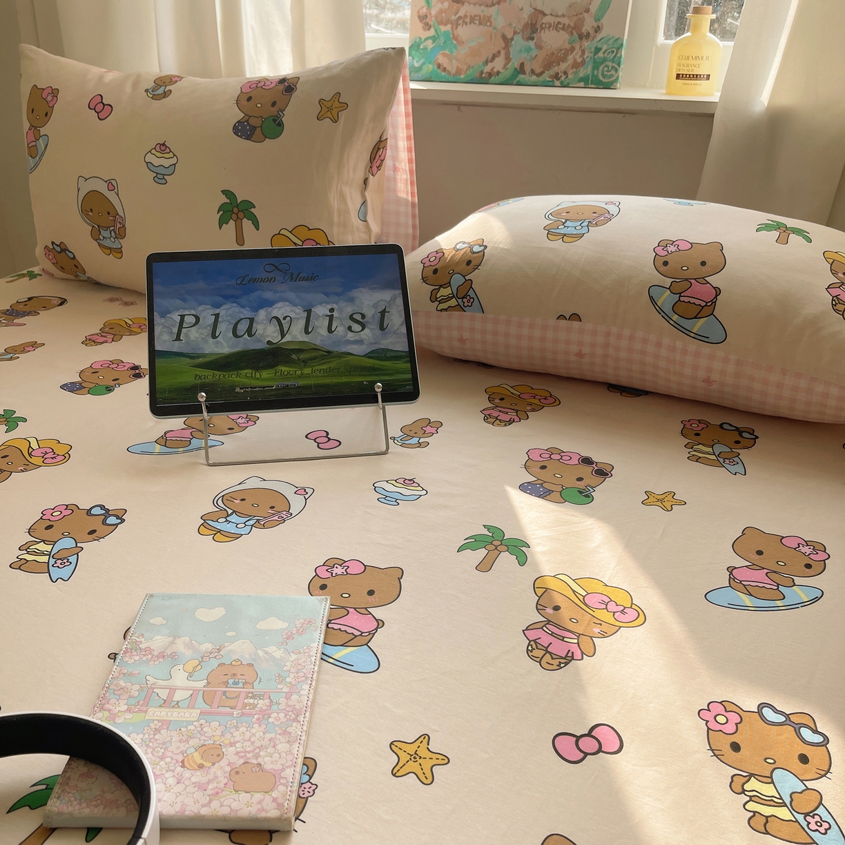 91家纺网 家纺一手货源 找家纺 六巷胡同 2026新款40支全棉13070INS卡通全棉单品床单 度假冲浪猫