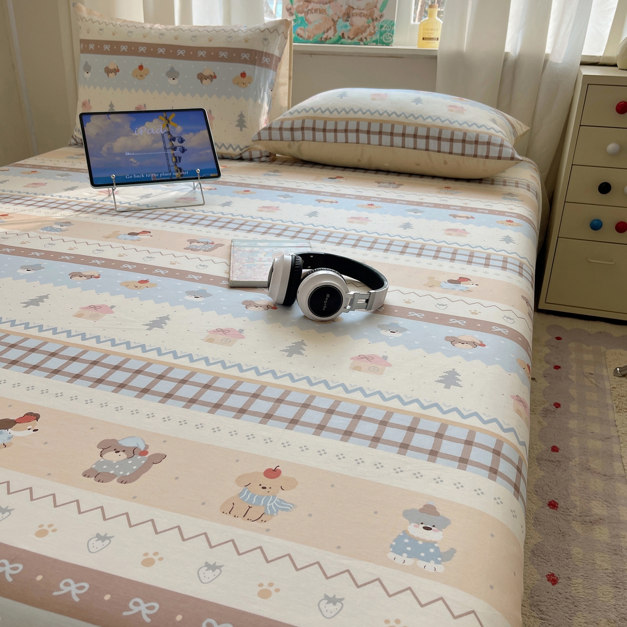 91家纺网 家纺一手货源 找家纺 六巷胡同 2026新款40支全棉13070INS卡通全棉单品床单 费尔岛狗狗