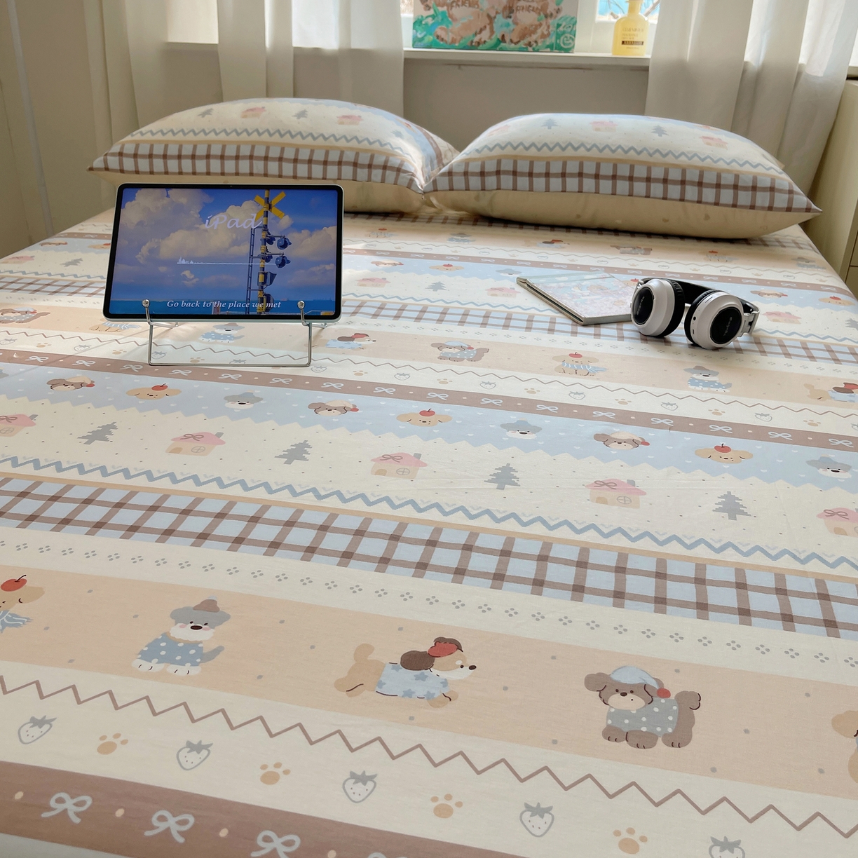 91家纺网 家纺一手货源 找家纺 六巷胡同 2026新款40支全棉13070INS卡通全棉单品床单 费尔岛狗狗