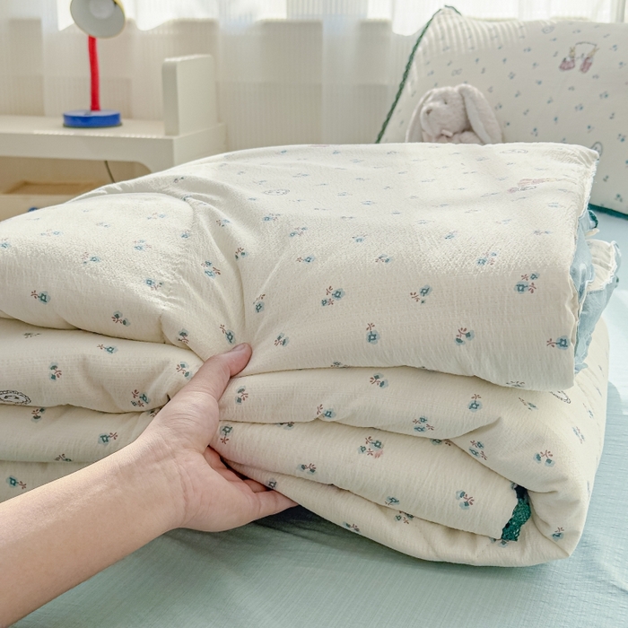 91家纺网 家纺一手货源 找家纺 贝扬思家纺 2026新款云感双层纱抗菌花边夏被-晴风系列 晴风-浪漫兔兔