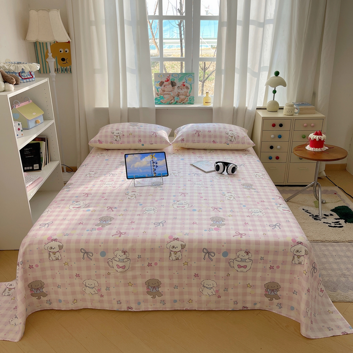 91家纺网 家纺一手货源 找家纺 六巷胡同 2026新款40支全棉13070INS卡通全棉单品床单 粉格趣味犬