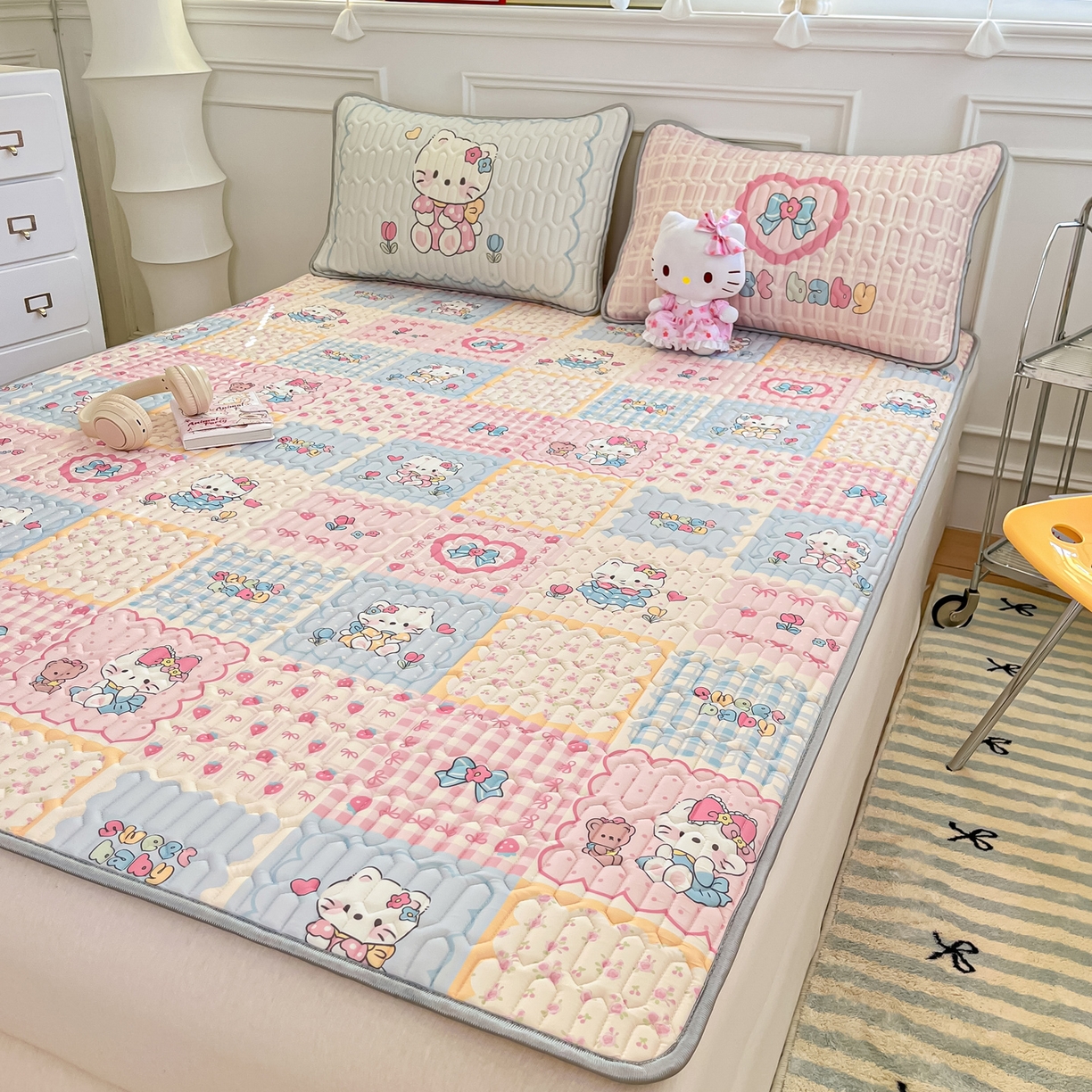 91家纺网 家纺一手货源 找家纺 摩妮卡 2026新款数码大版小清新乳胶凉席床席款三件套-场景一 猫宝宝的地盘