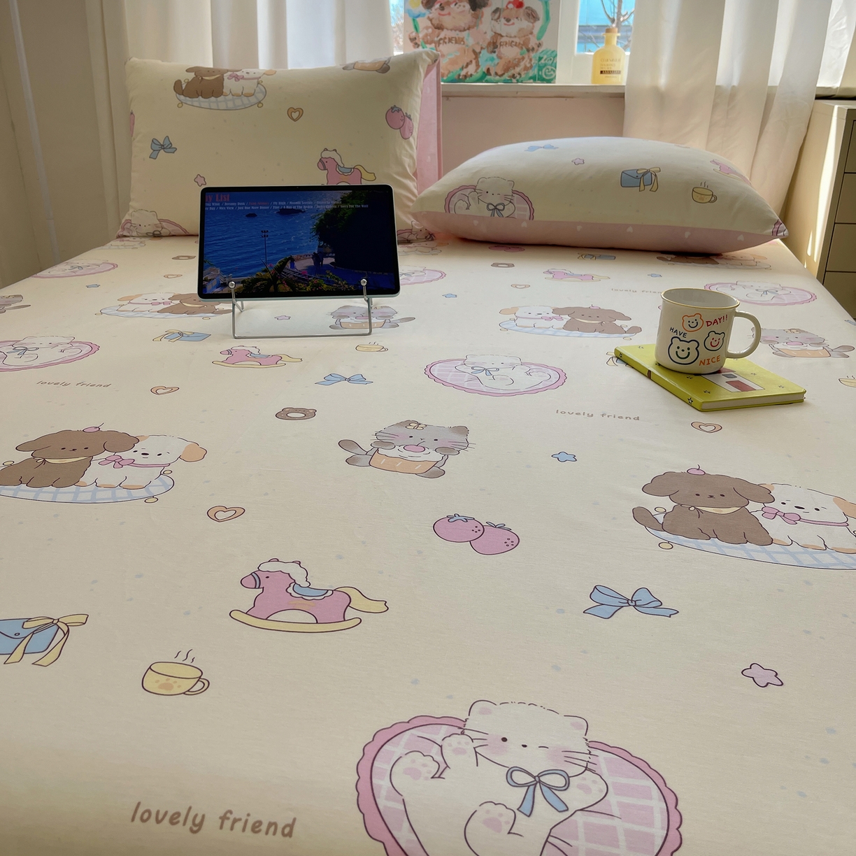 91家纺网 家纺一手货源 找家纺 六巷胡同 2026新款40支全棉13070INS卡通全棉单品床单 狗狗轰趴记