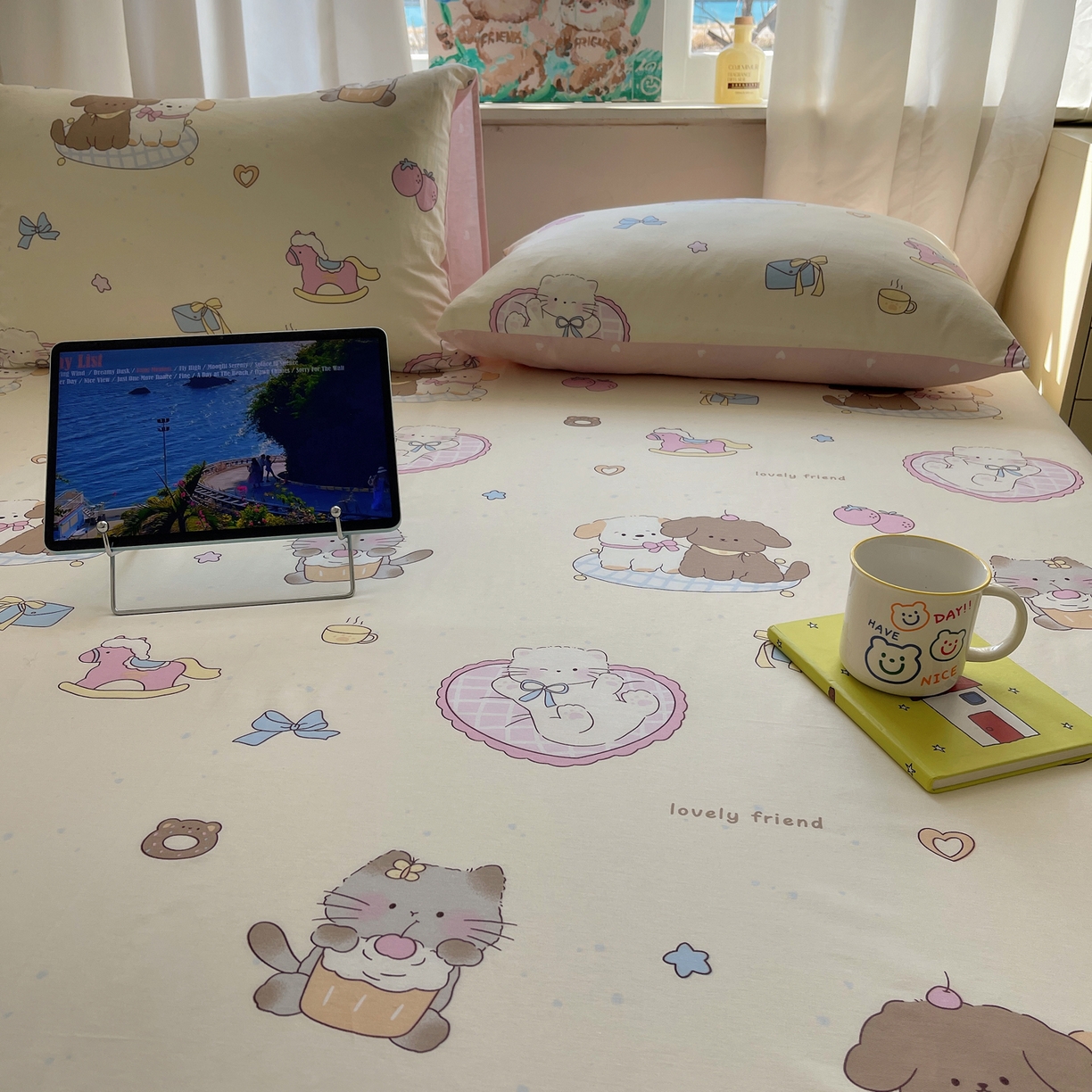 91家纺网 家纺一手货源 找家纺 六巷胡同 2026新款40支全棉13070INS卡通全棉单品床单 狗狗轰趴记