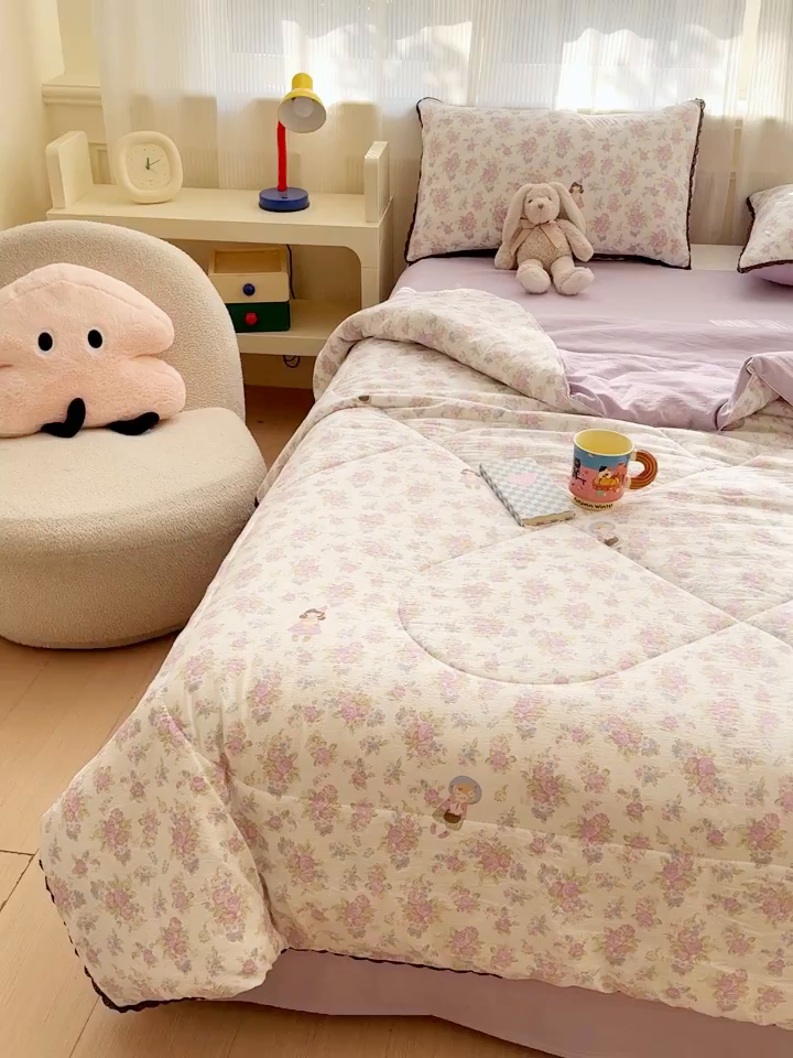 91家纺网 家纺一手货源 找家纺 贝扬思家纺 2026新款云感双层纱抗菌花边夏被-晴风系列 晴风-梦境之间