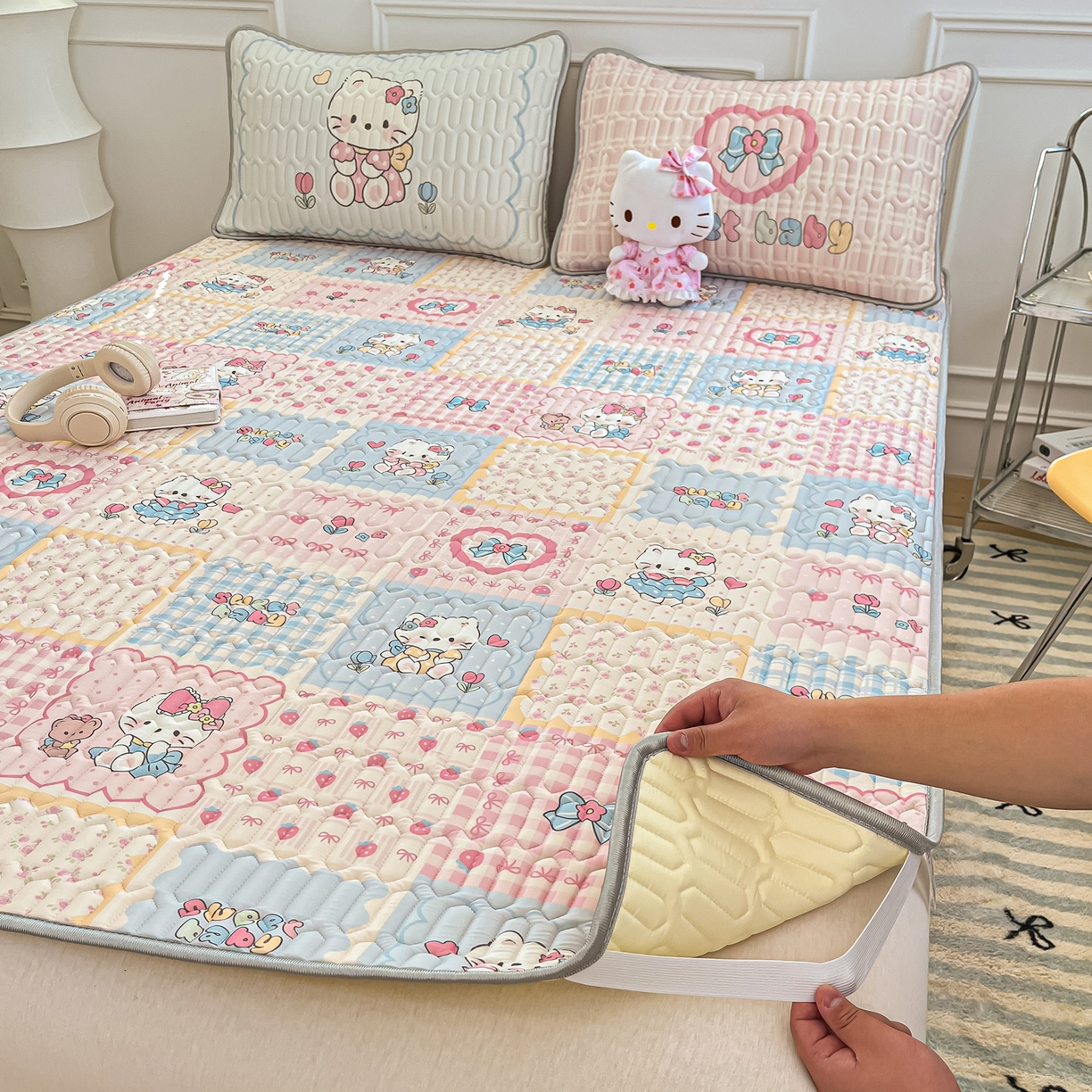 91家纺网 家纺一手货源 找家纺 摩妮卡 2026新款数码大版小清新乳胶凉席床席款三件套-场景一 猫宝宝的地盘