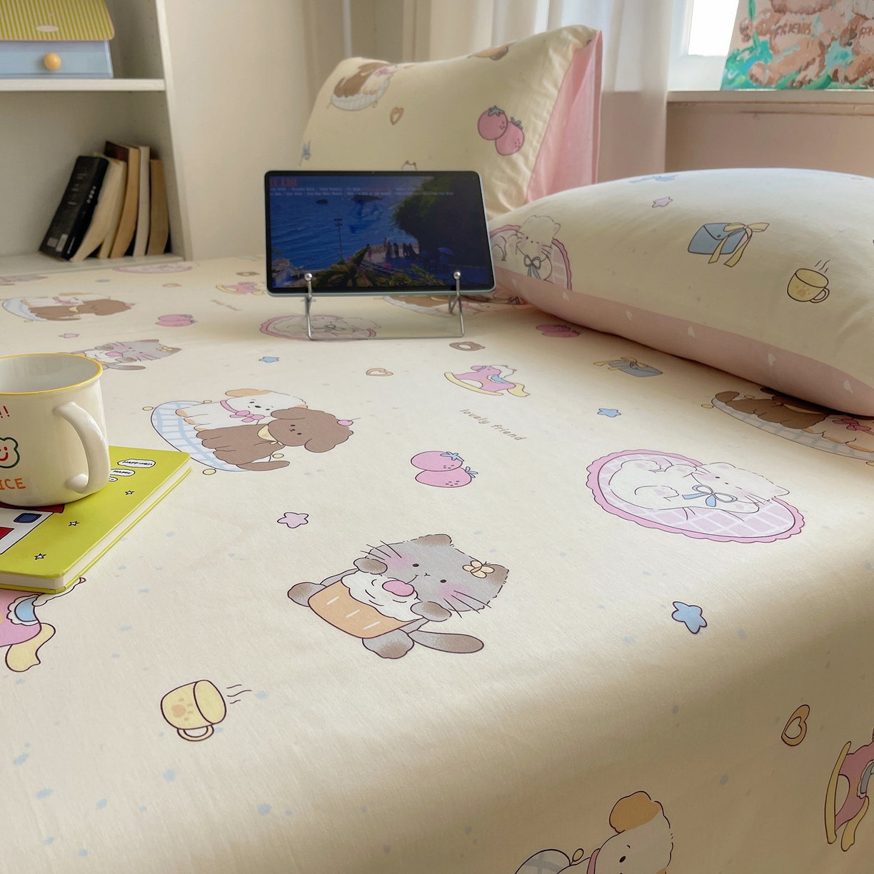 91家纺网 家纺一手货源 找家纺 六巷胡同 2026新款40支全棉13070INS卡通全棉单品床单 狗狗轰趴记