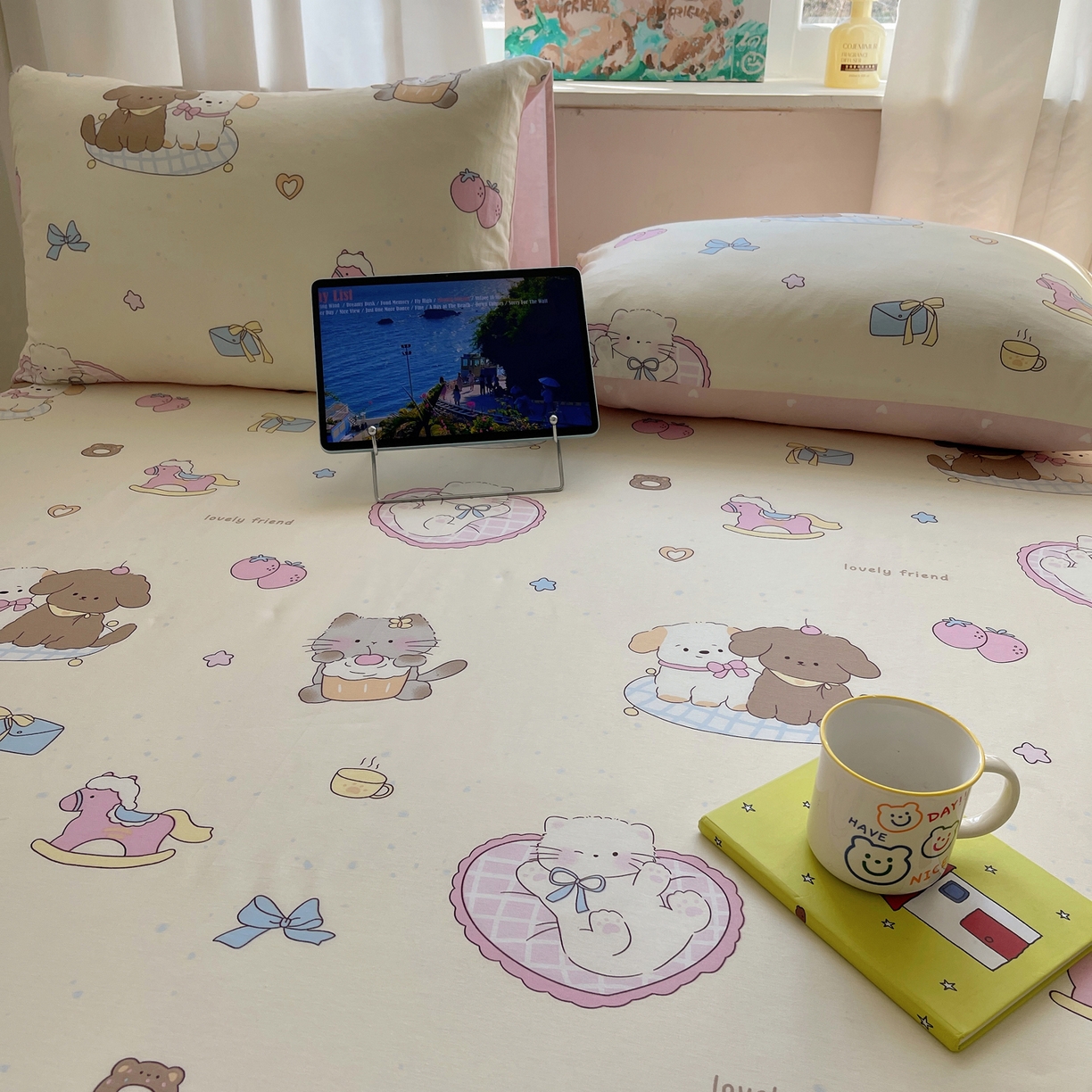 91家纺网 家纺一手货源 找家纺 六巷胡同 2026新款40支全棉13070INS卡通全棉单品床单 狗狗轰趴记