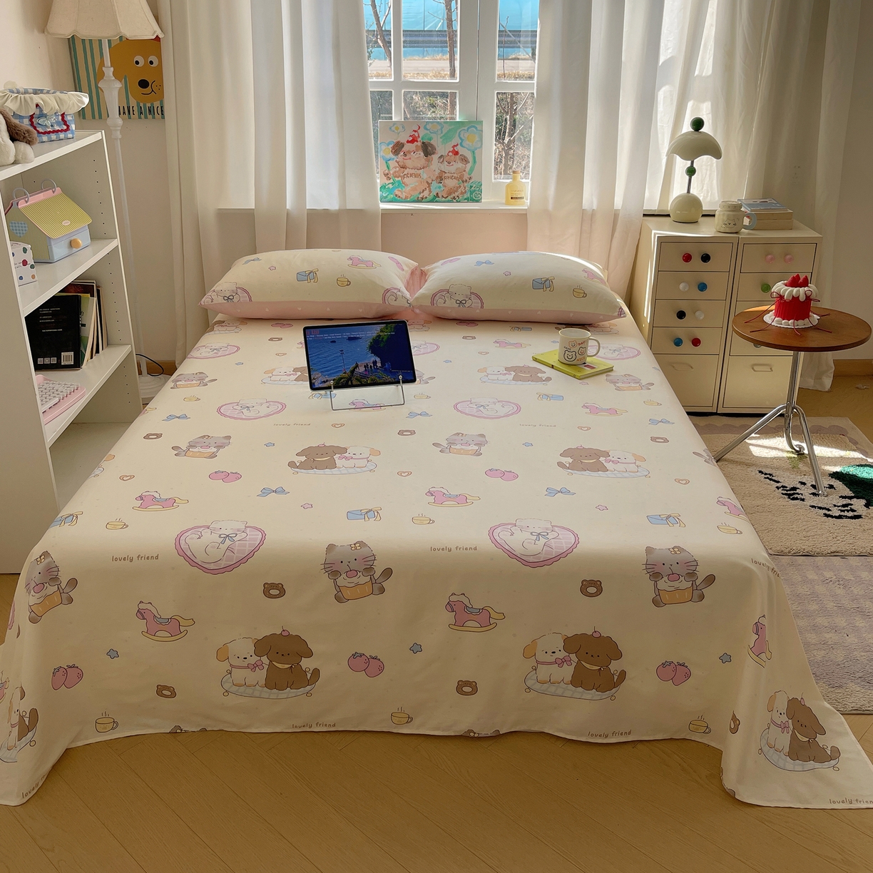 91家纺网 家纺一手货源 找家纺 六巷胡同 2026新款40支全棉13070INS卡通全棉单品床单 狗狗轰趴记