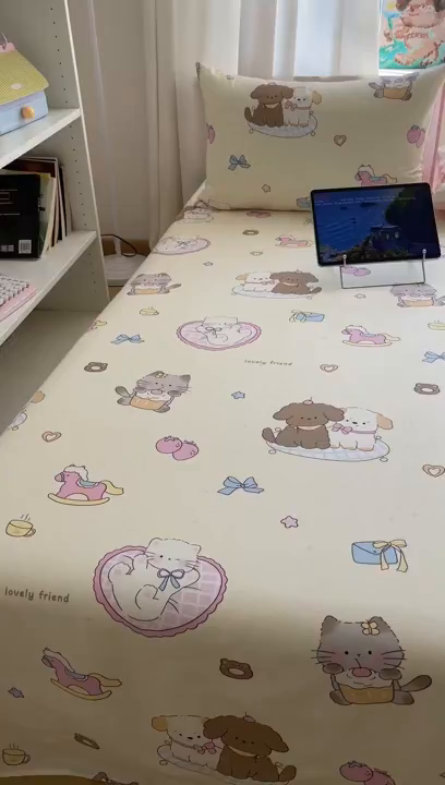 91家纺网 家纺一手货源 找家纺 六巷胡同 2026新款40支全棉13070INS卡通全棉单品床单 狗狗轰趴记