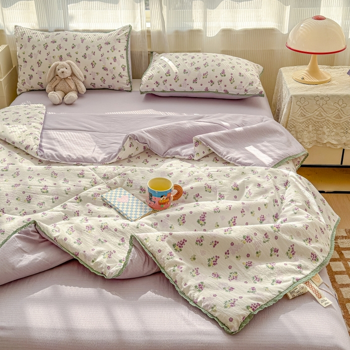 91家纺网 家纺一手货源 找家纺 贝扬思家纺 2026新款云感双层纱抗菌花边夏被-晴风系列 晴风-葡萄多多