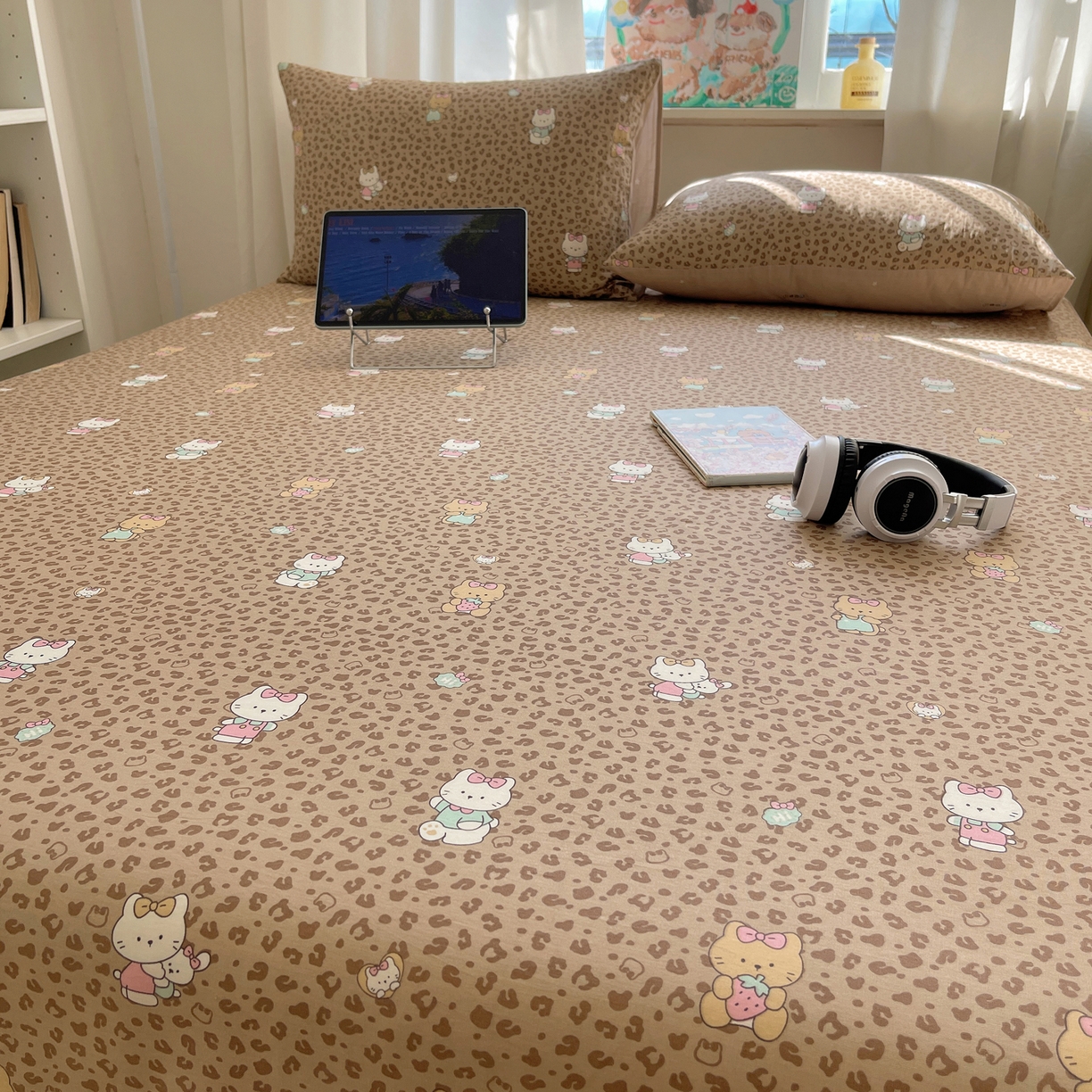 91家纺网 家纺一手货源 找家纺 六巷胡同 2026新款40支全棉13070INS卡通全棉单品床单 咖豹纹喵喵