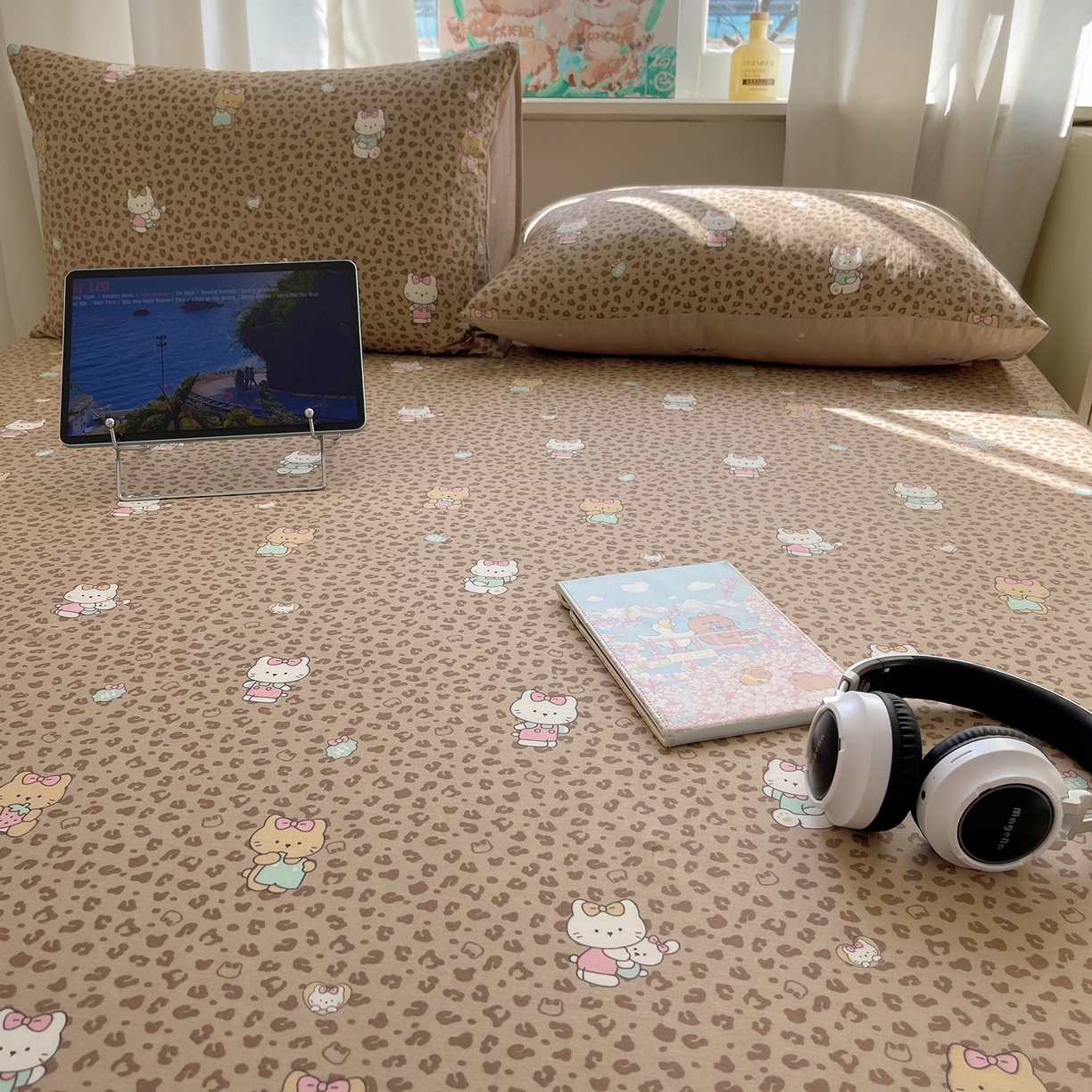 91家纺网 家纺一手货源 找家纺 六巷胡同 2026新款40支全棉13070INS卡通全棉单品床单 咖豹纹喵喵