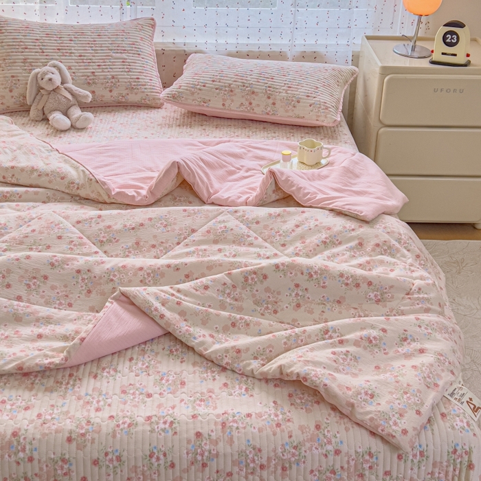 91家纺网 家纺一手货源 找家纺 （总）贝扬思家纺 2026新款云感双层纱7A抗菌夏被四件套系列-栀夏系列