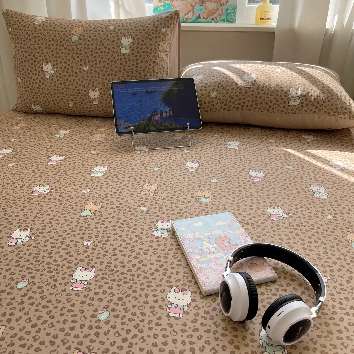 91家纺网 家纺一手货源 找家纺 六巷胡同 2026新款40支全棉13070INS卡通全棉单品床单 咖豹纹喵喵