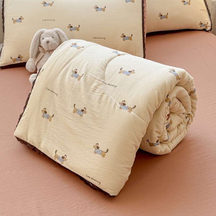 91家纺网 家纺一手货源 找家纺 贝扬思家纺 2026新款云感双层纱抗菌花边夏被-晴风系列 晴风-俏皮狗