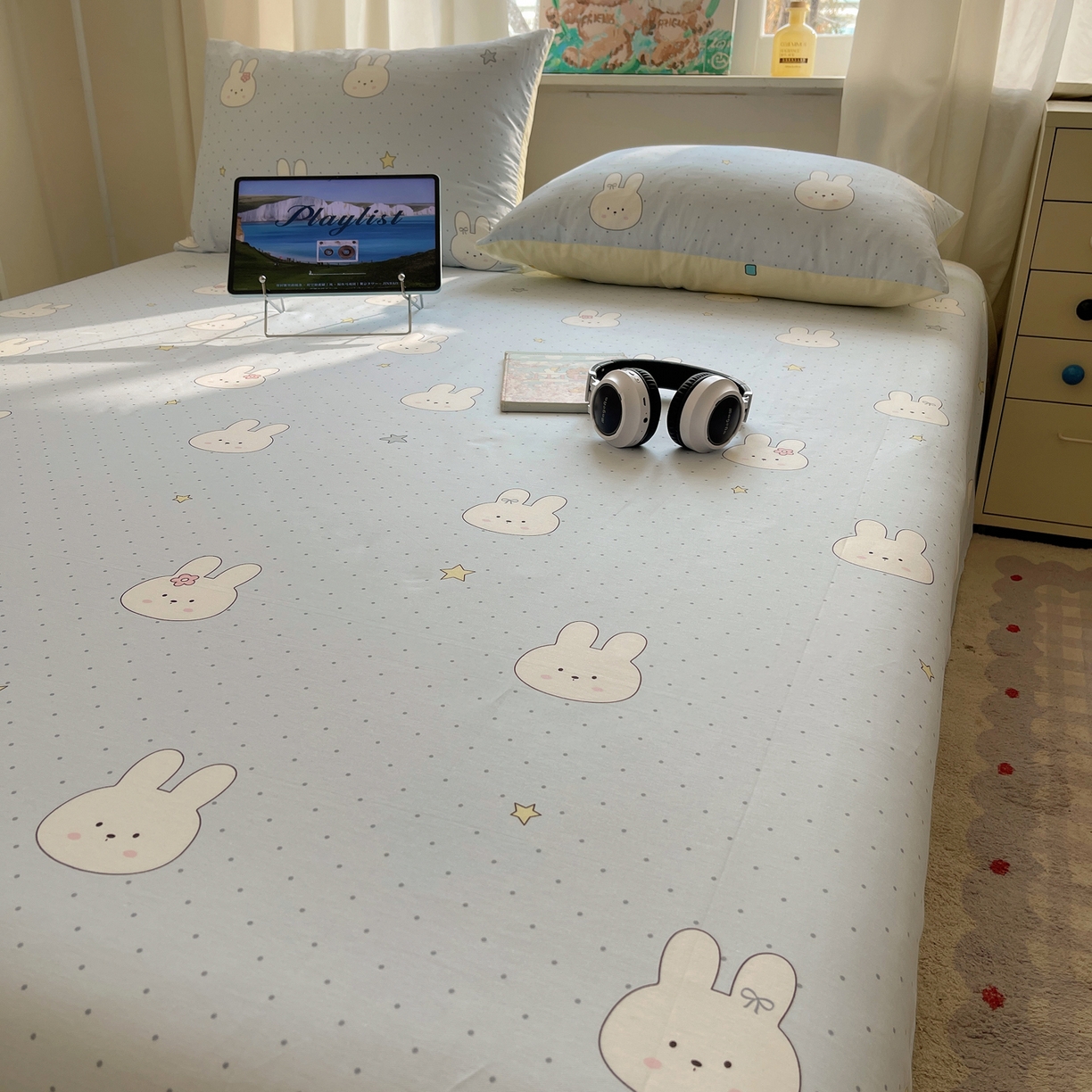 91家纺网 家纺一手货源 找家纺 六巷胡同 2026新款40支全棉13070INS卡通全棉单品床单 蓝调波点兔