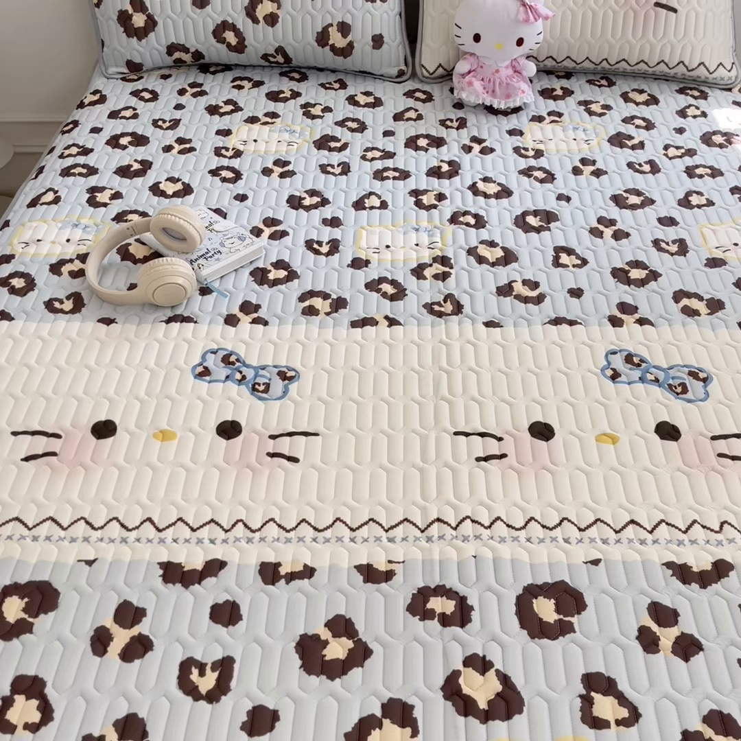 91家纺网 家纺一手货源 找家纺 摩妮卡 2026新款数码大版小清新乳胶凉席床席款三件套-场景一 猫猫的世界