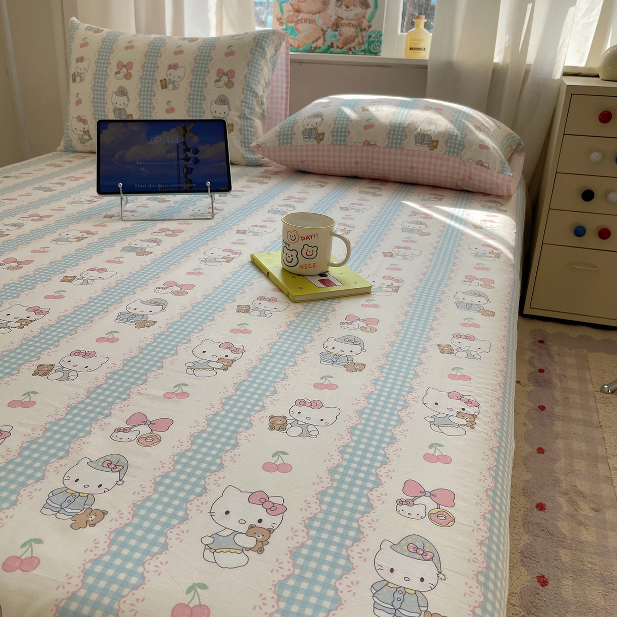 91家纺网 家纺一手货源 找家纺 六巷胡同 2026新款40支全棉13070INS卡通全棉单品床单 萝莉樱桃猫