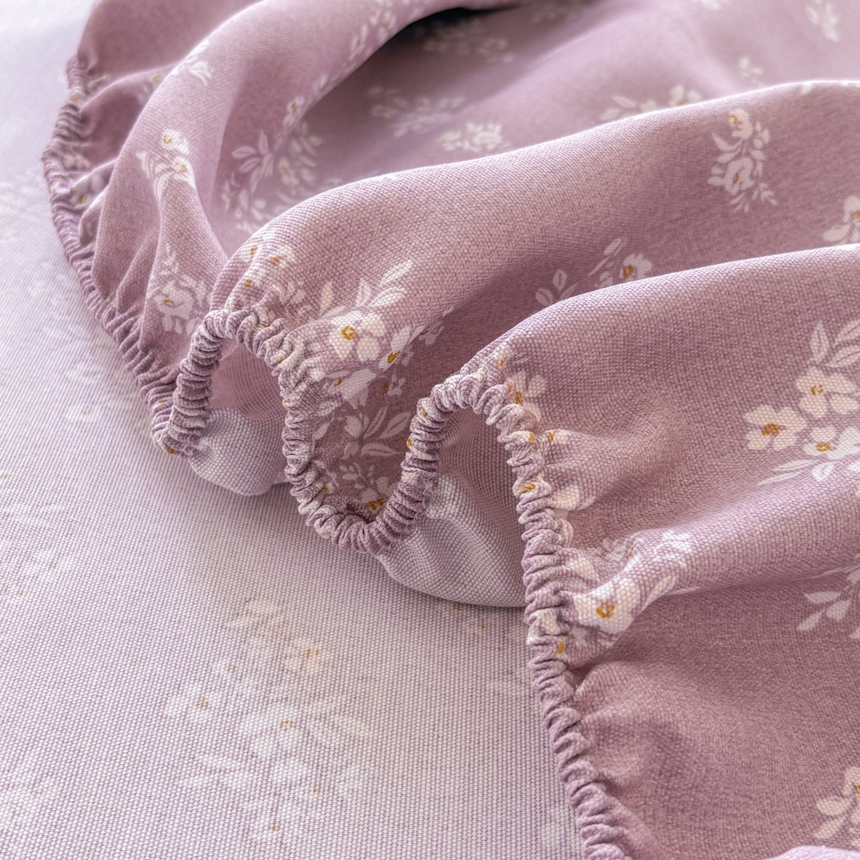 91家纺网 家纺一手货源 找家纺 青泽家纺 2025新款原棉老粗布床笠系列 如梦紫