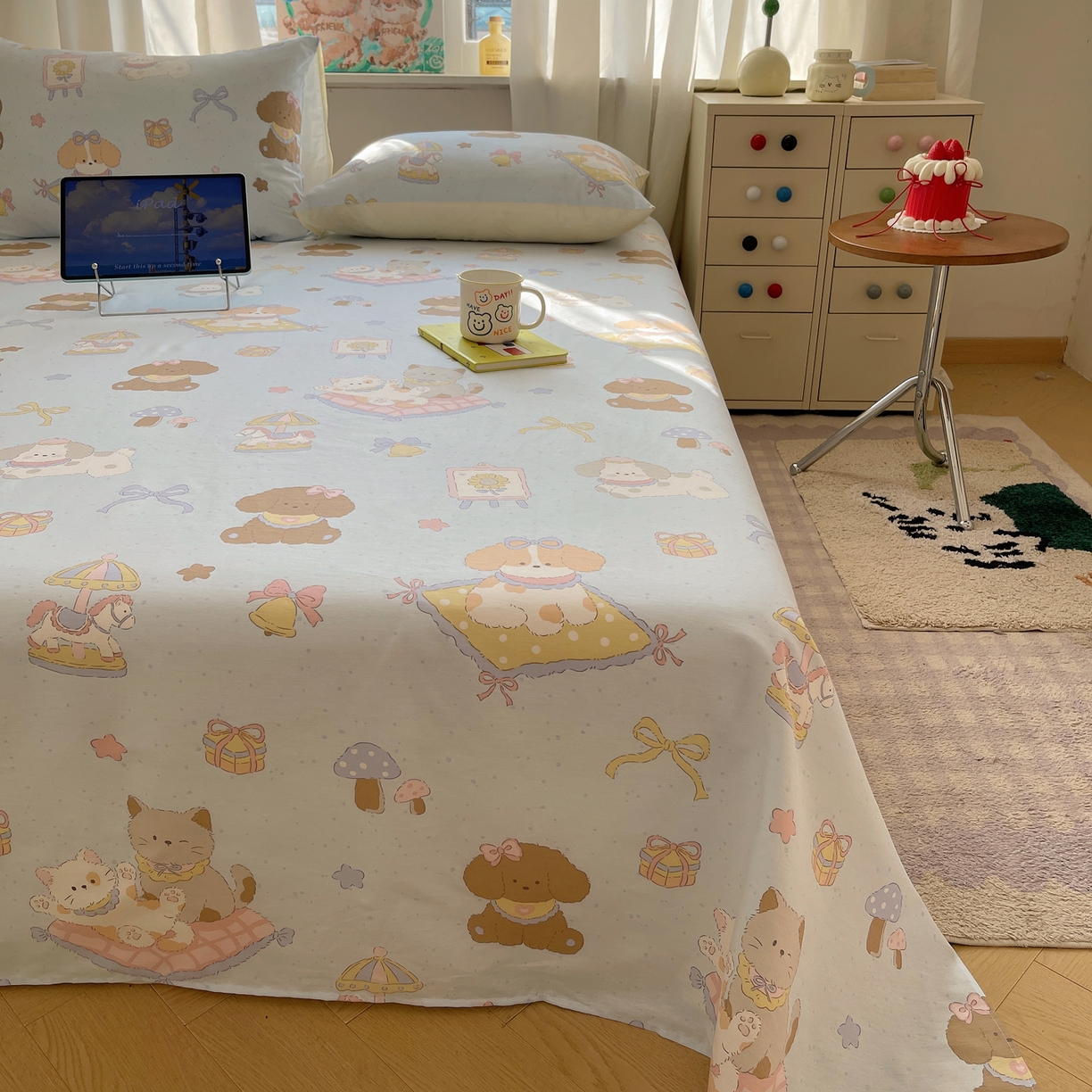 91家纺网 家纺一手货源 找家纺 六巷胡同 2026新款40支全棉13070INS卡通全棉单品床单 猫狗游园会