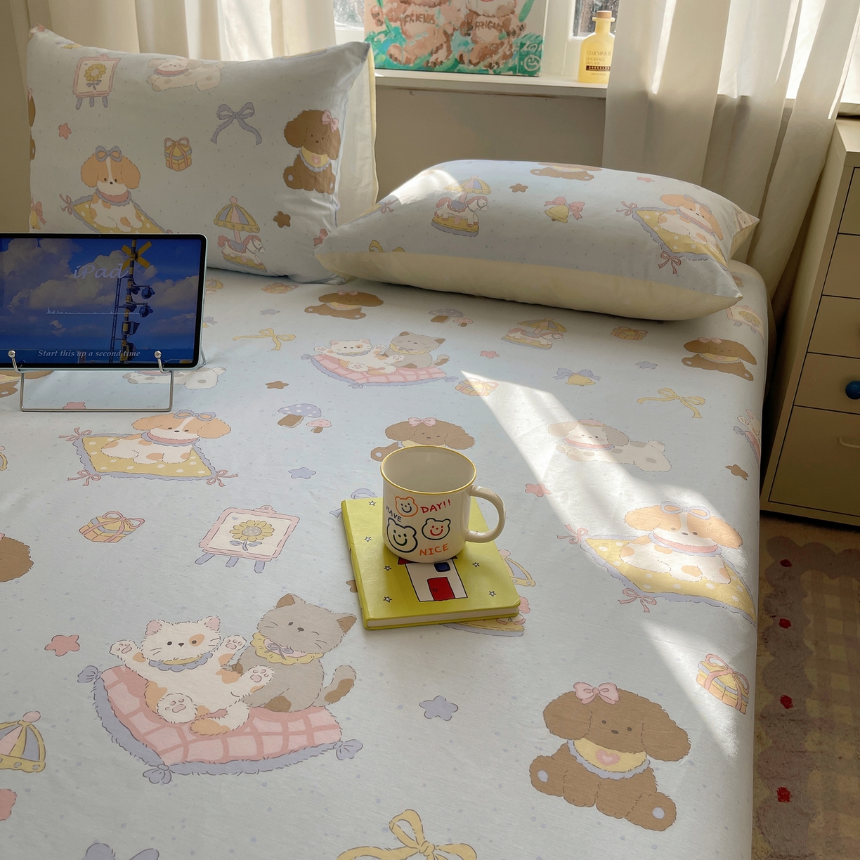 91家纺网 家纺一手货源 找家纺 六巷胡同 2026新款40支全棉13070INS卡通全棉单品床单 猫狗游园会