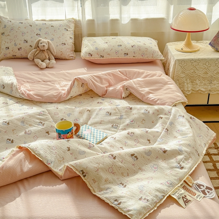 91家纺网 家纺一手货源 找家纺 贝扬思家纺 2026新款云感双层纱抗菌花边夏被-晴风系列 晴风-晴天小猫