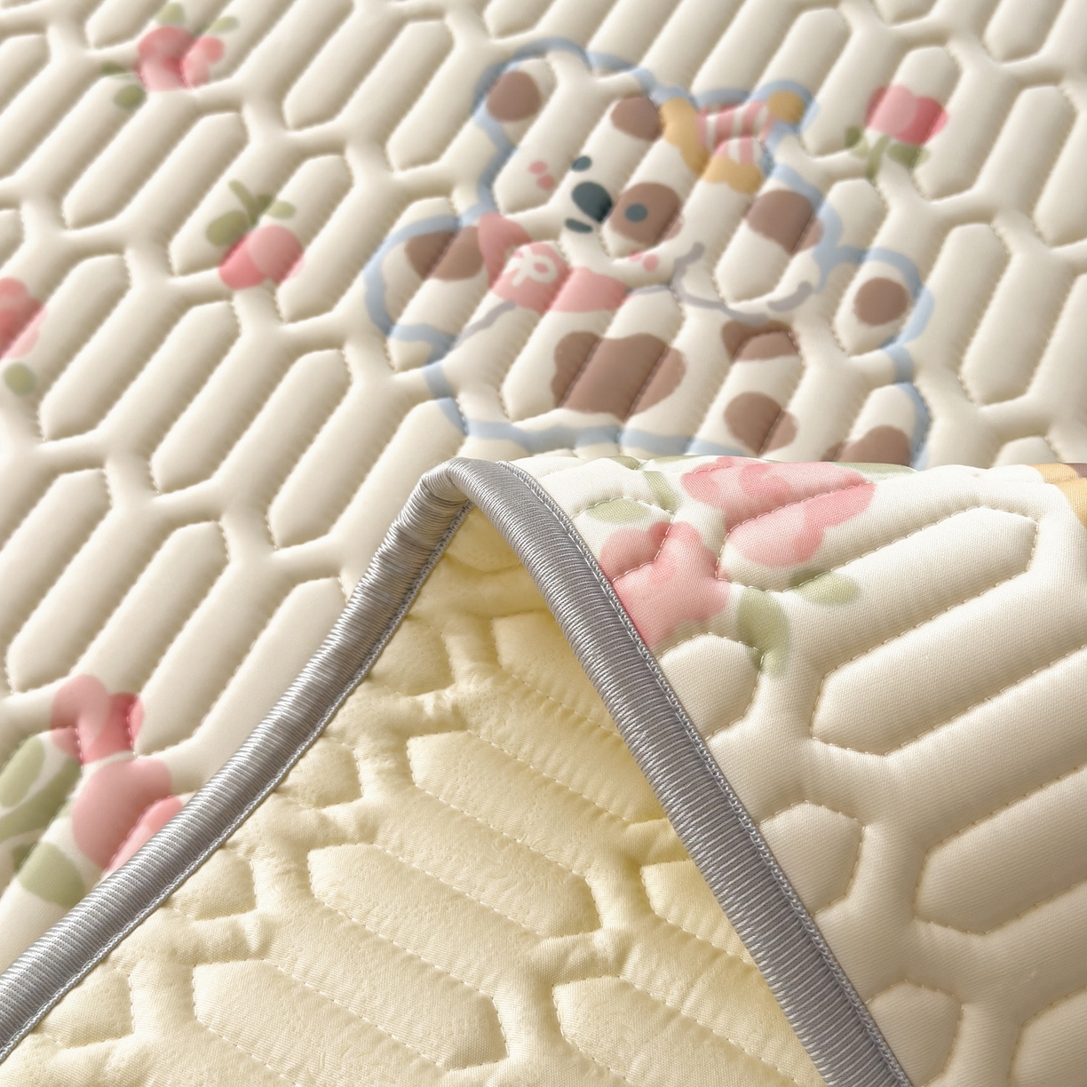 91家纺网 家纺一手货源 找家纺 摩妮卡 2026新款数码大版小清新乳胶凉席床席款三件套-场景一 萌犬花海