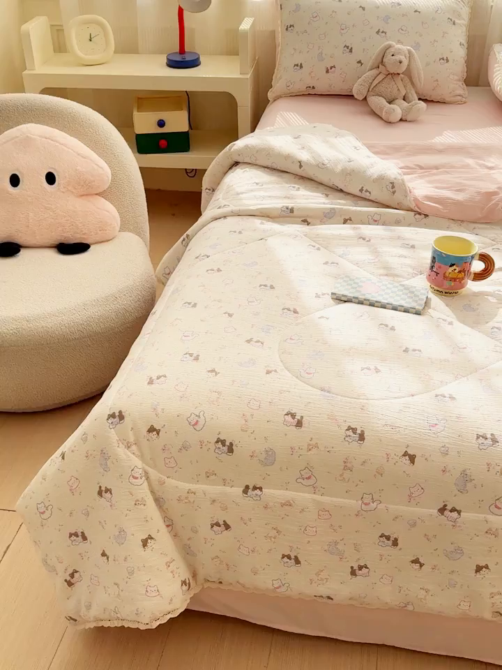 91家纺网 家纺一手货源 找家纺 贝扬思家纺 2026新款云感双层纱抗菌花边夏被-晴风系列 晴风-晴天小猫