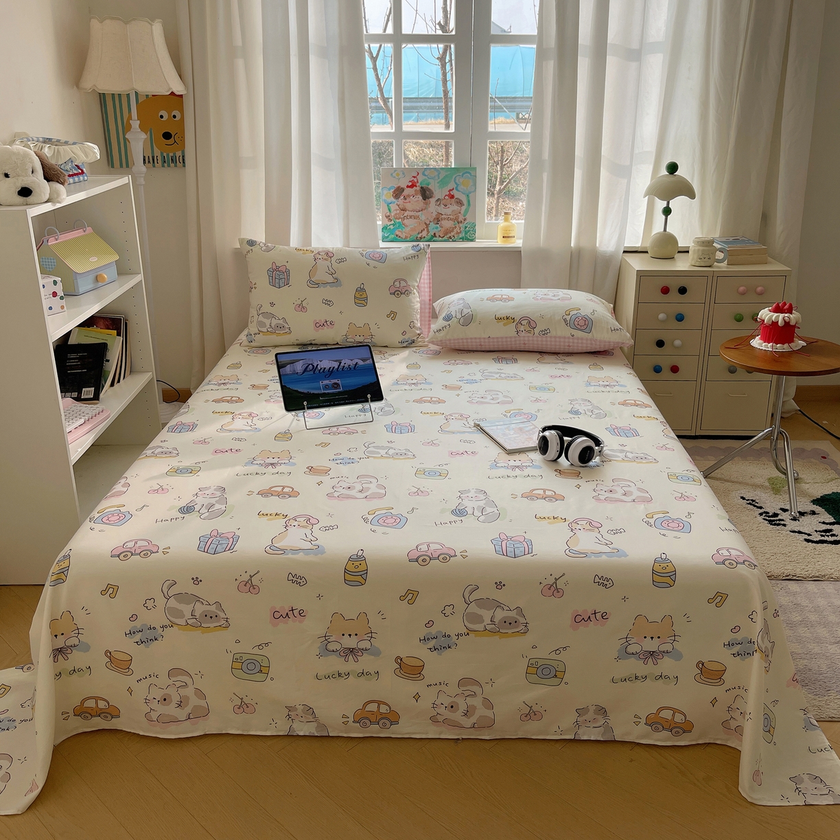 91家纺网 家纺一手货源 找家纺 六巷胡同 2026新款40支全棉13070INS卡通全棉单品床单 猫咪聚会趴