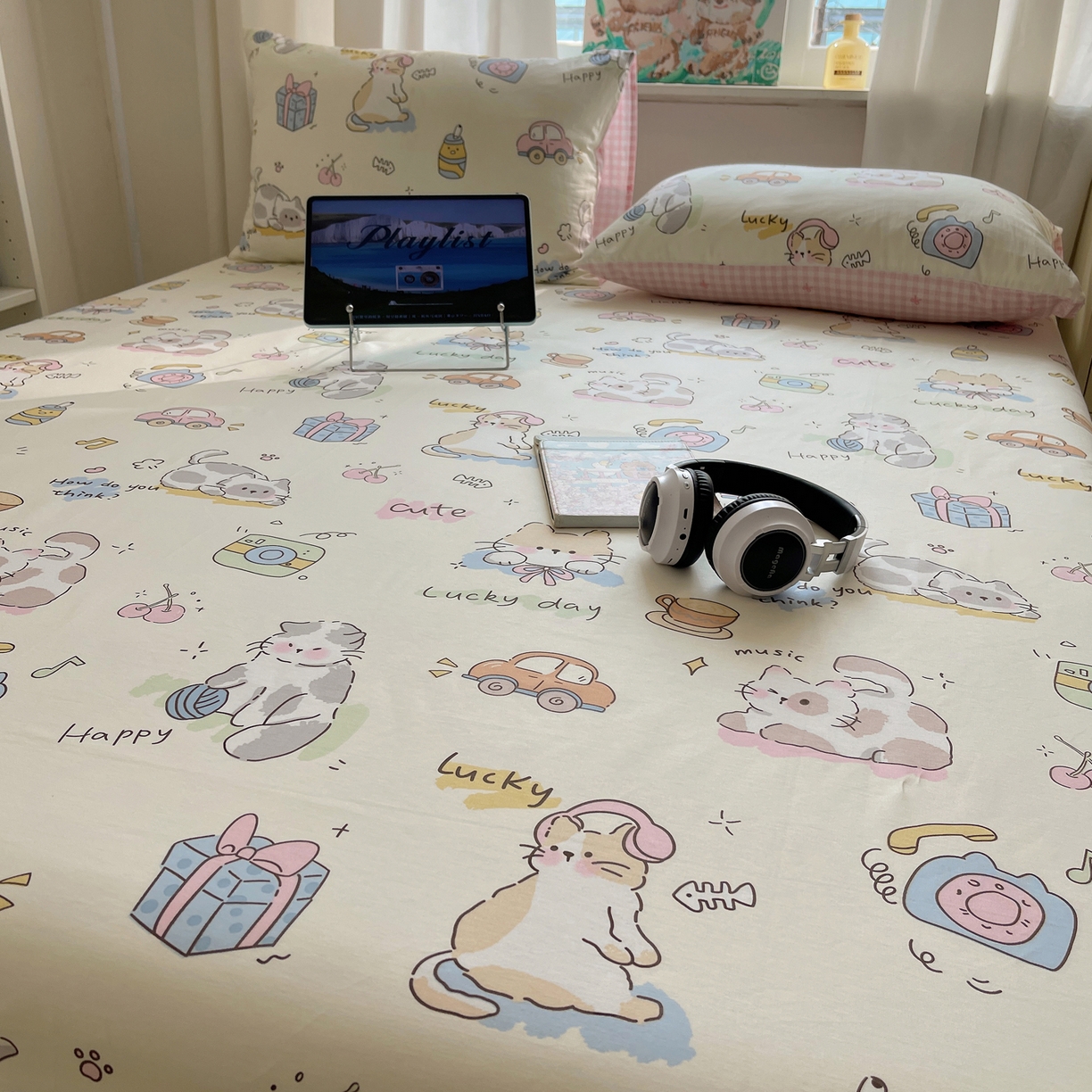 91家纺网 家纺一手货源 找家纺 六巷胡同 2026新款40支全棉13070INS卡通全棉单品床单 猫咪聚会趴