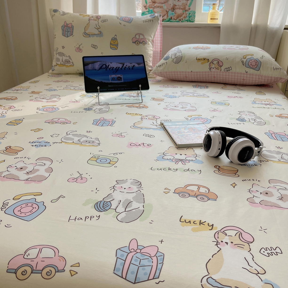 91家纺网 家纺一手货源 找家纺 六巷胡同 2026新款40支全棉13070INS卡通全棉单品床单 猫咪聚会趴