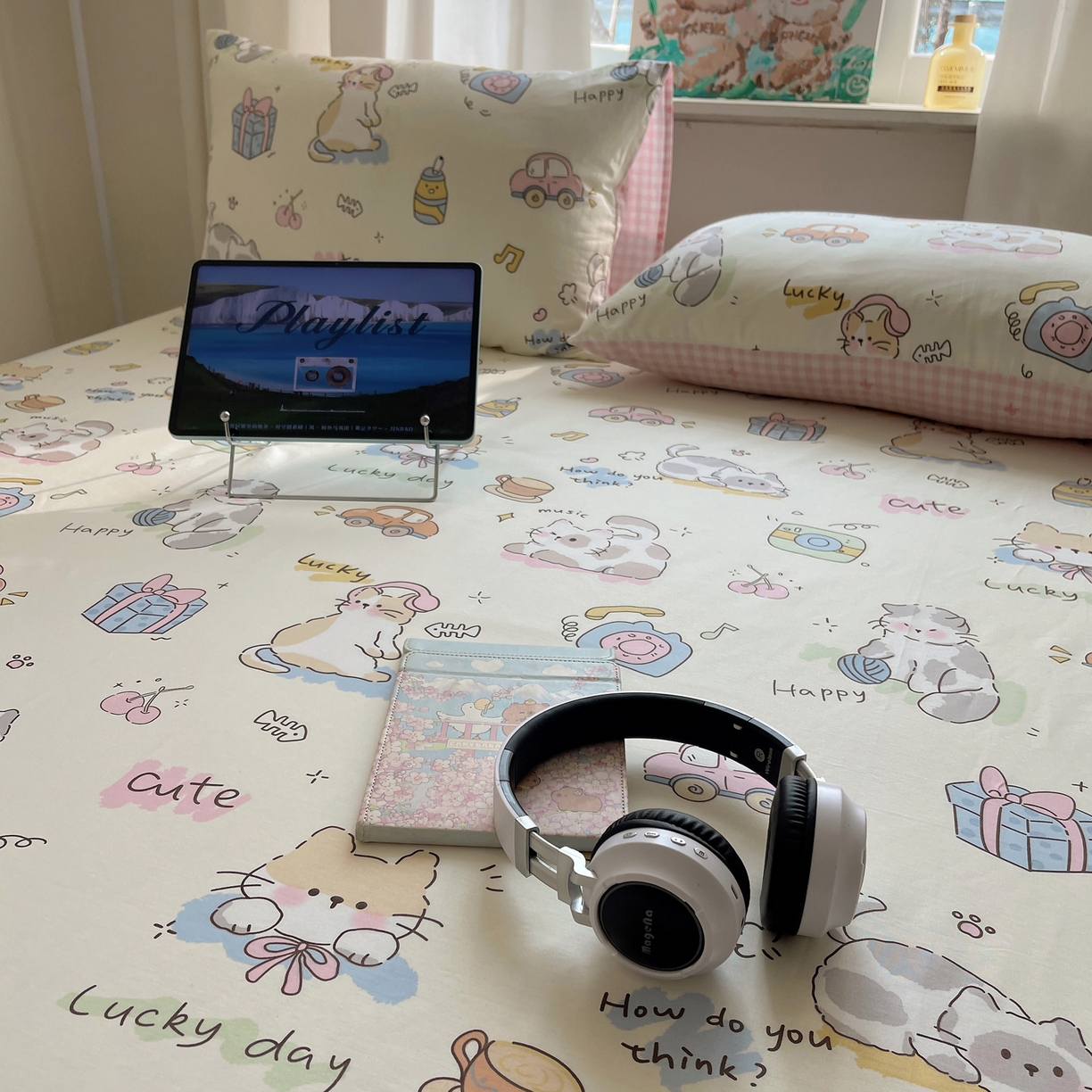 91家纺网 家纺一手货源 找家纺 六巷胡同 2026新款40支全棉13070INS卡通全棉单品床单 猫咪聚会趴