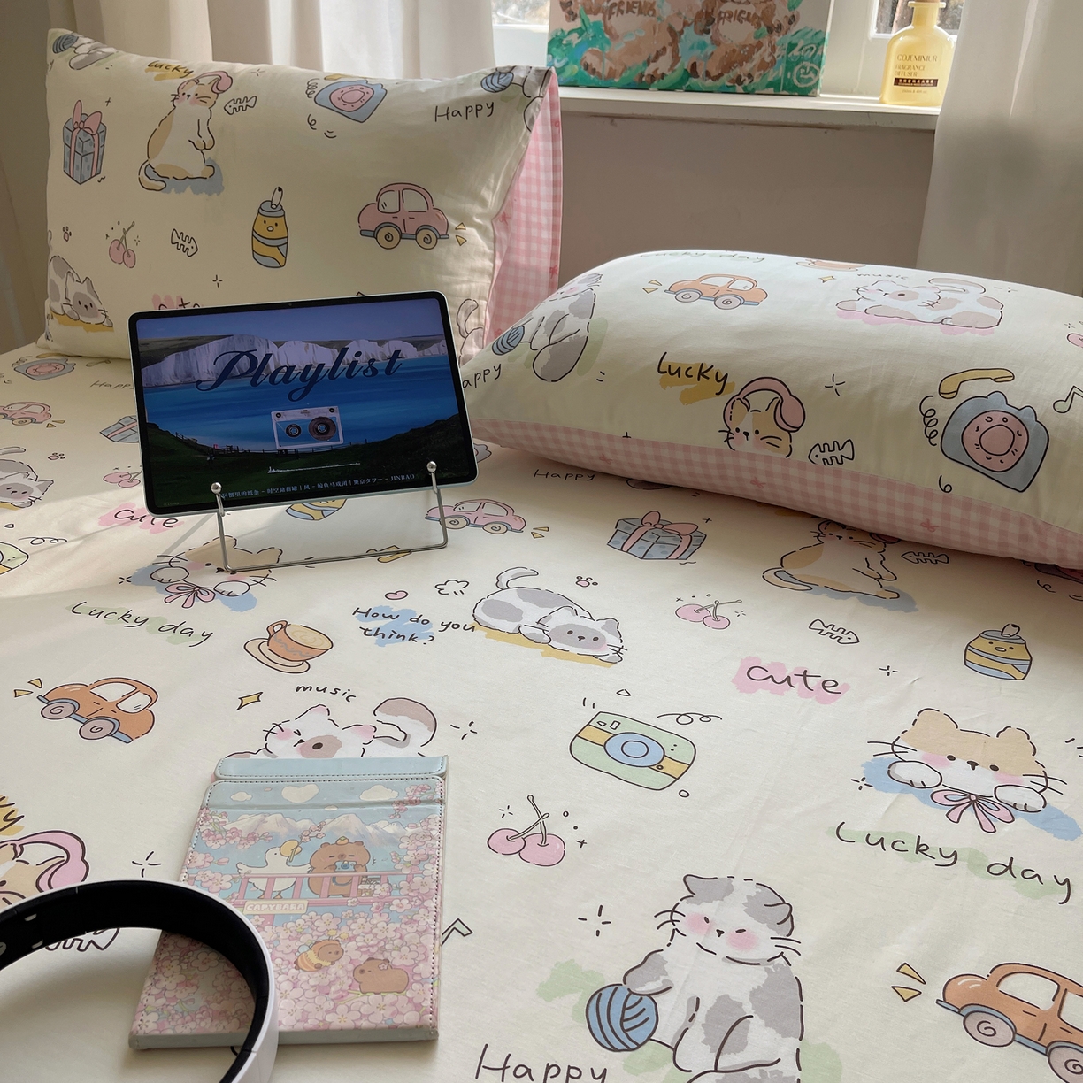 91家纺网 家纺一手货源 找家纺 六巷胡同 2026新款40支全棉13070INS卡通全棉单品床单 猫咪聚会趴