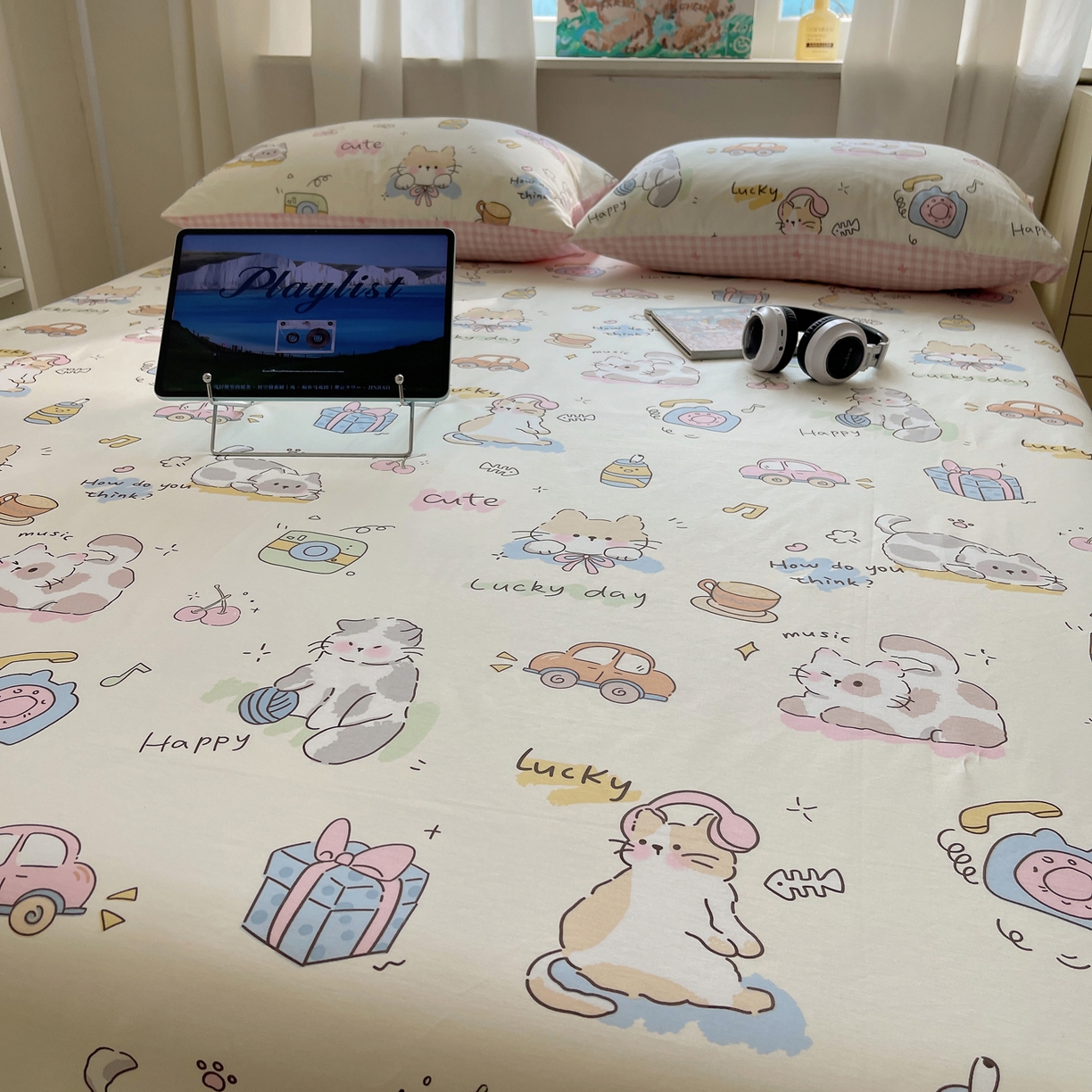 91家纺网 家纺一手货源 找家纺 六巷胡同 2026新款40支全棉13070INS卡通全棉单品床单 猫咪聚会趴