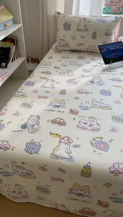 91家纺网 家纺一手货源 找家纺 六巷胡同 2026新款40支全棉13070INS卡通全棉单品床单 猫咪聚会趴