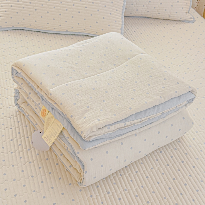 91家纺网 家纺一手货源 找家纺 贝扬思家纺 2026新款云感双层纱7A抗菌夏被四件套系列-栀夏系列 栀夏-海盐汤圆